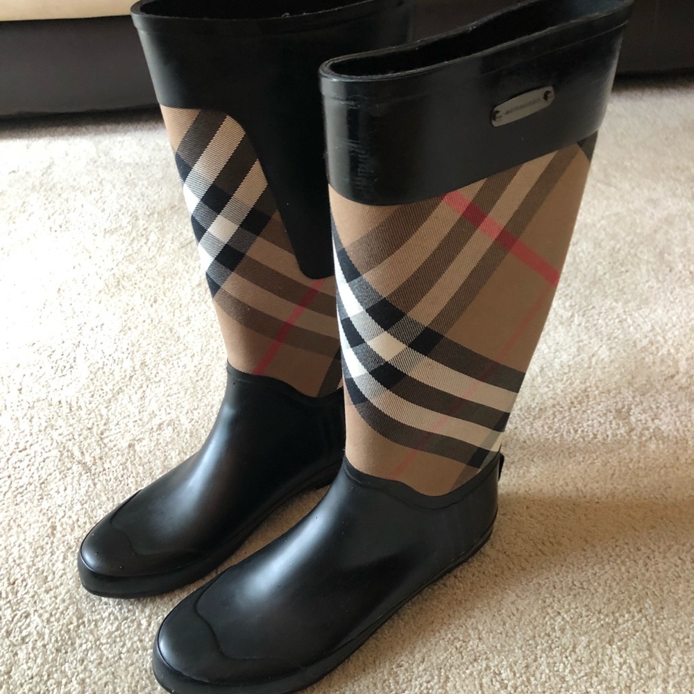 Burberry Rain Boots- Size 9/10